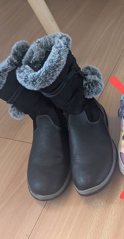 Scarpe per ragazze: Stiefel Grösse 33 – Usato da Effretikon venduto da sar_x7yl