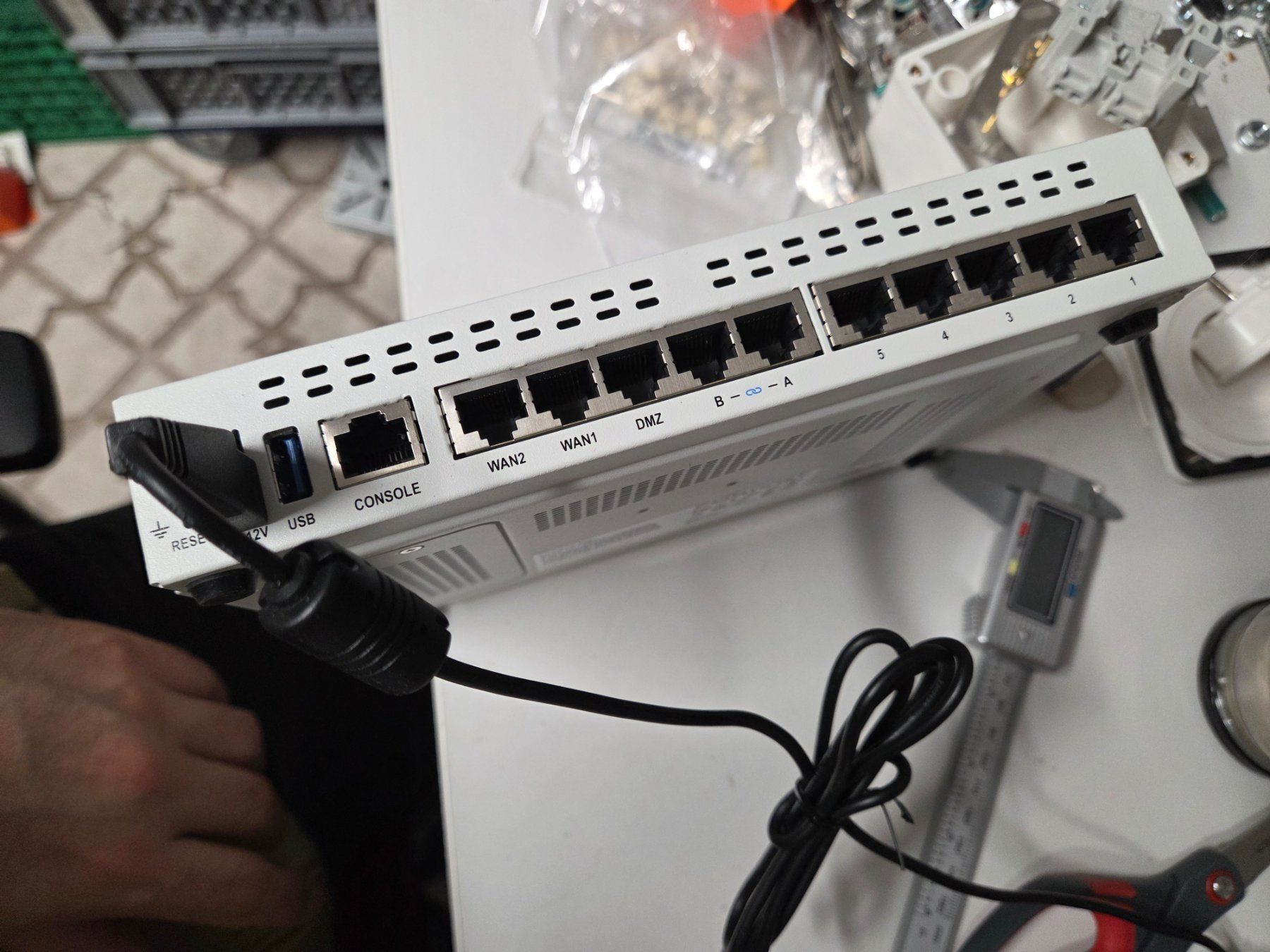Fortinet Firewall: Fortinet FortiGate 60F Firewall FG-60F mit 10 x RJ45 – Usato da Zürich venduto da Alibaba1234 3