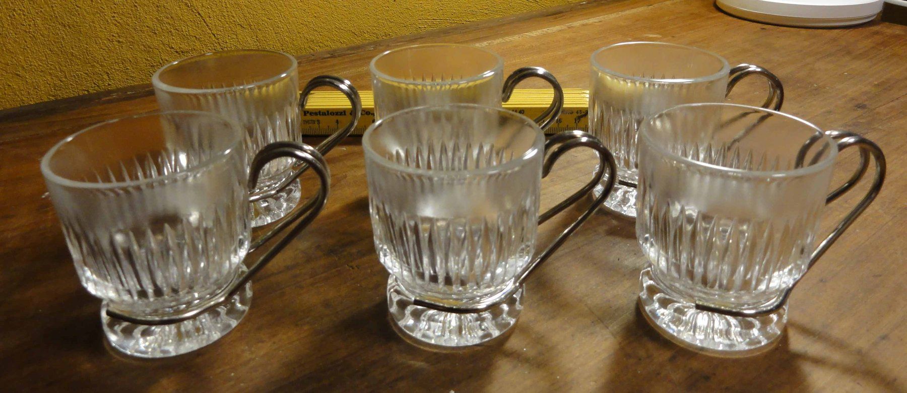 Bicchieri: Espresso- oder Likörgläser mit Metallhalterungen, 6 Stk. – Usato da Wohlen AG venduto da Flusslauf