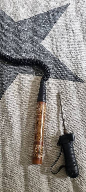 Altro in Accessori per animali: Leder Kamelpeitsche mit Dolch im Griff – Usato da Gutenswil venduto da hawkeye67 3