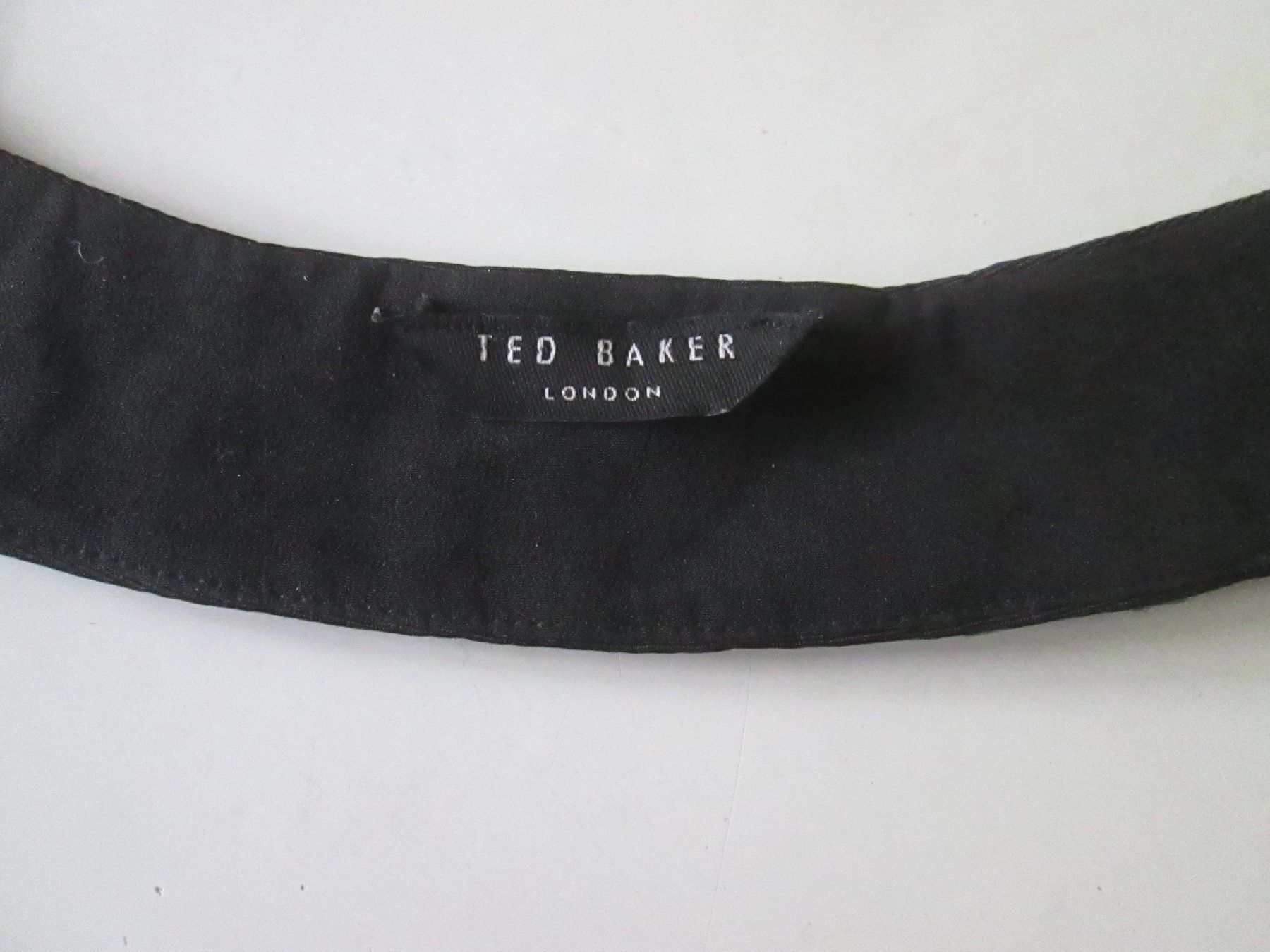 Ted Baker Ketten: Rundhalsausschnitt Ted Baker – Gebraucht aus Sementina von babucia 5