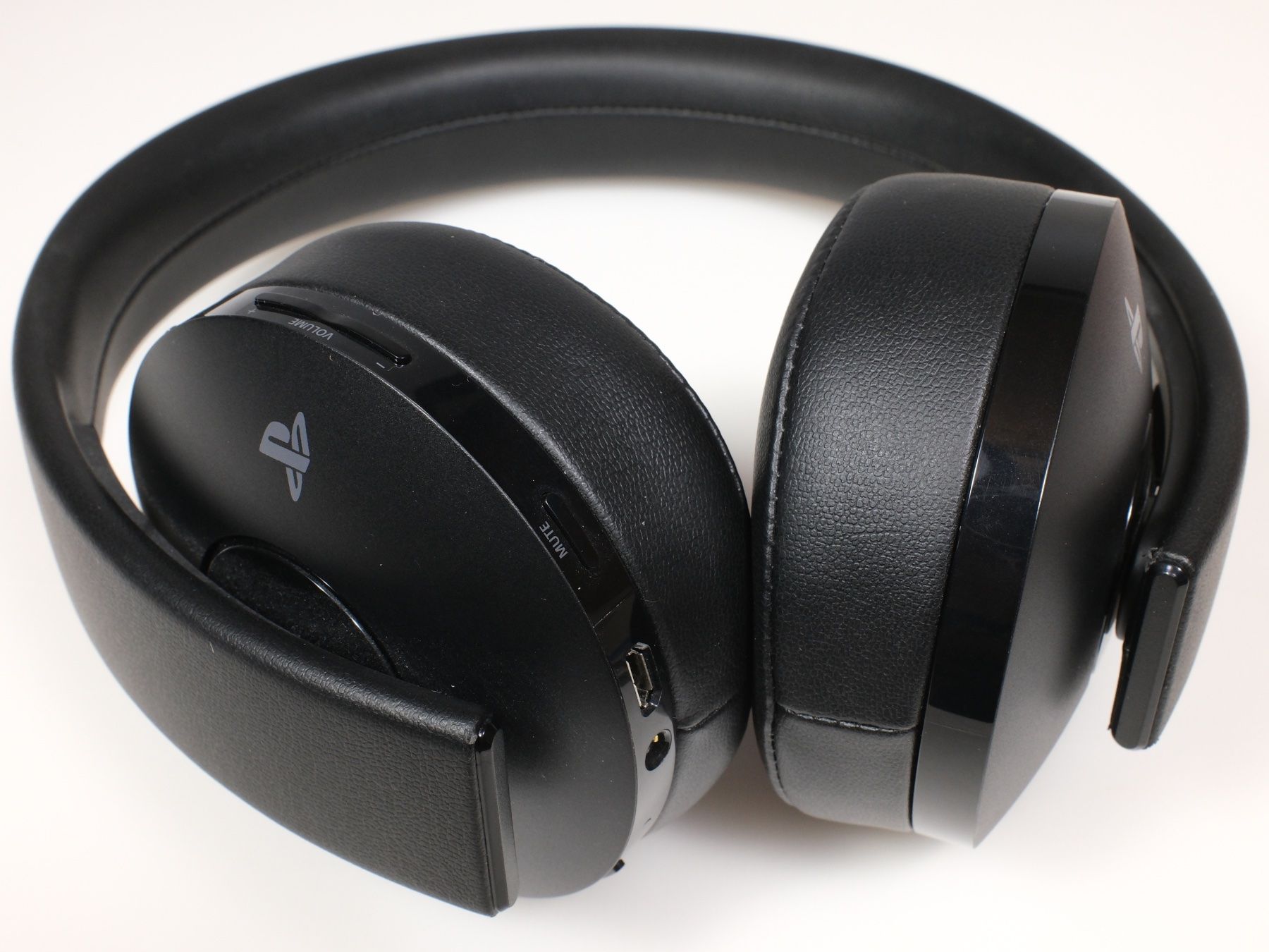 Sony Consoles: PlayStation 5 Disc inkl. 2 Controller, 3 Spiele und Headset – D'occasion à Lobsigen par Markus_Haenggi_Bern 7