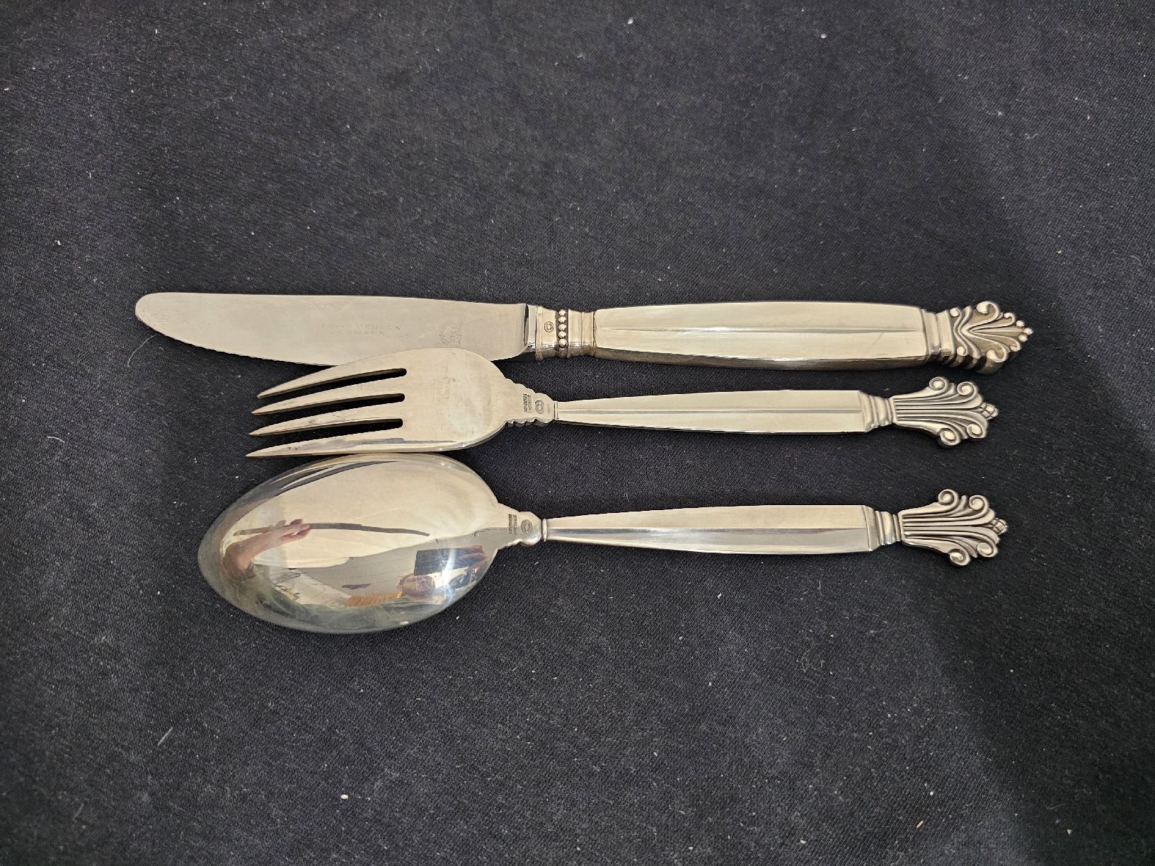 Jensen Bestecksets: Silberbesteck 3-teilig, Messer, Gabel, Löffel Jensen – Gebraucht aus Wolfertswil von Antiko 4
