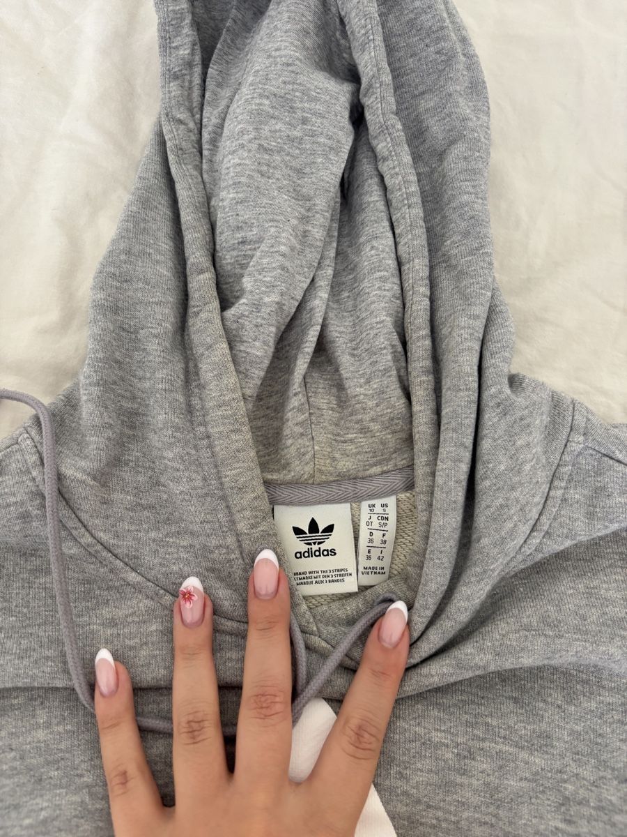 Adidas Maglioni & Felpe: Pullover Adidas grau Grösse S neuwertig – Usato da Wettswil venduto da danielaa. 2