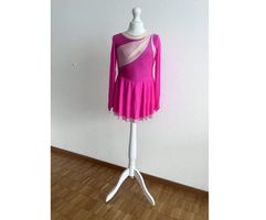 Eiskunstlauf Eislauf Kürkleid 10/ 134-140 neu mit Etikett