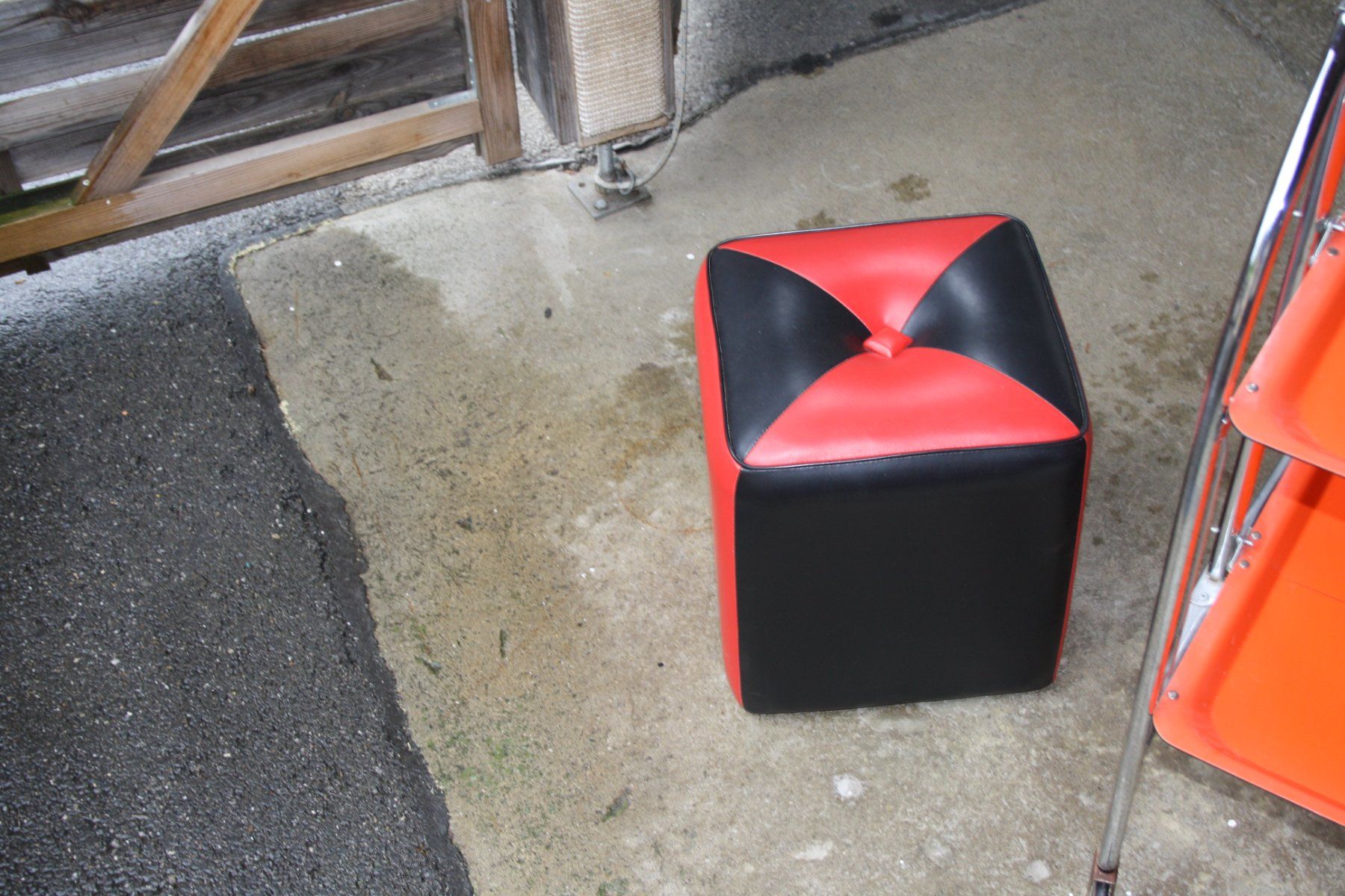 Sgabelli: HOCKER  VINTAGE? – Usato da Wauwil venduto da Pneuedy 3