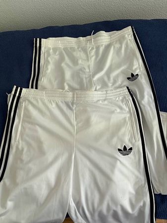 1 pantalon de training marque Adidas pour homme taille XL