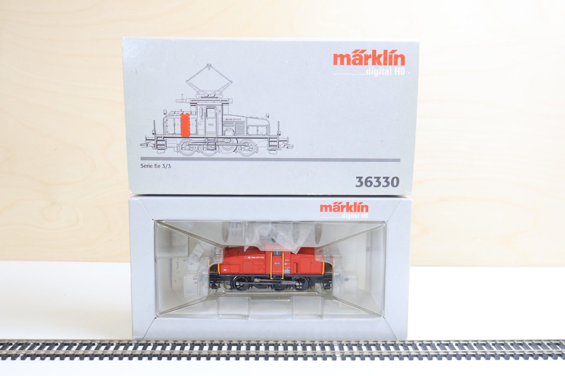 Märklin Modelleisenbahnen: Märklin SBB Ee 3/3 E-Lok - Digital 36330 – Gebraucht aus Winterthur von Monstera 8
