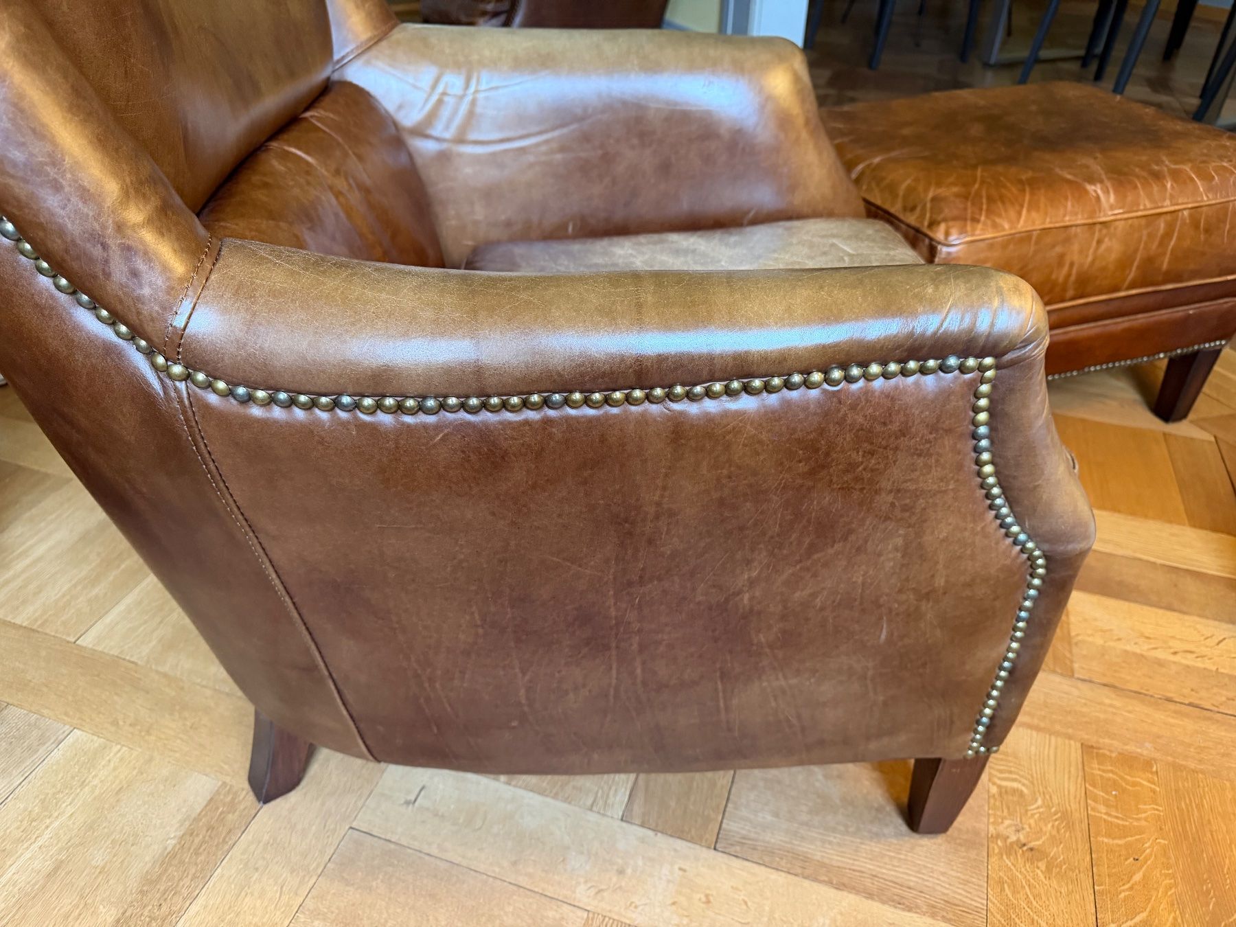 Poltrone: 2 Ledersessel mit 1 Hocker, Vintage Look – Usato da Bern venduto da Pesche_Bern 2