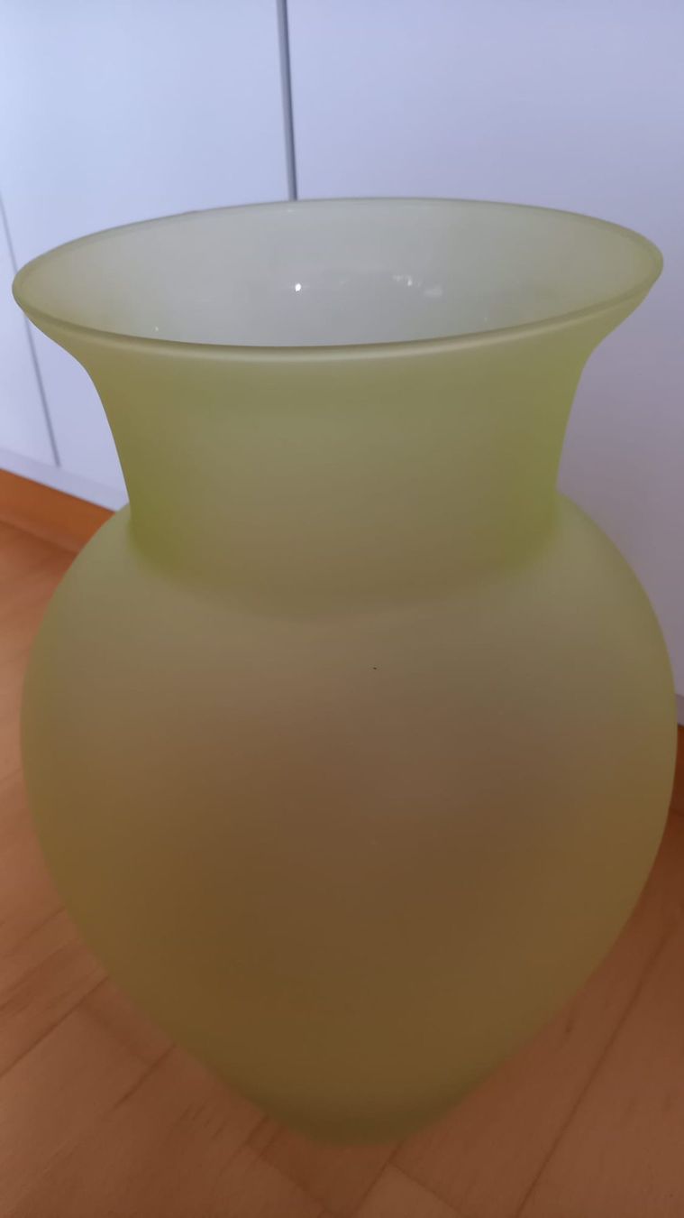 Vasen & Gefässe: Glas-Vase matt hellgrün 38.5cm – Gebraucht aus Winterberg ZH von Laliv 1
