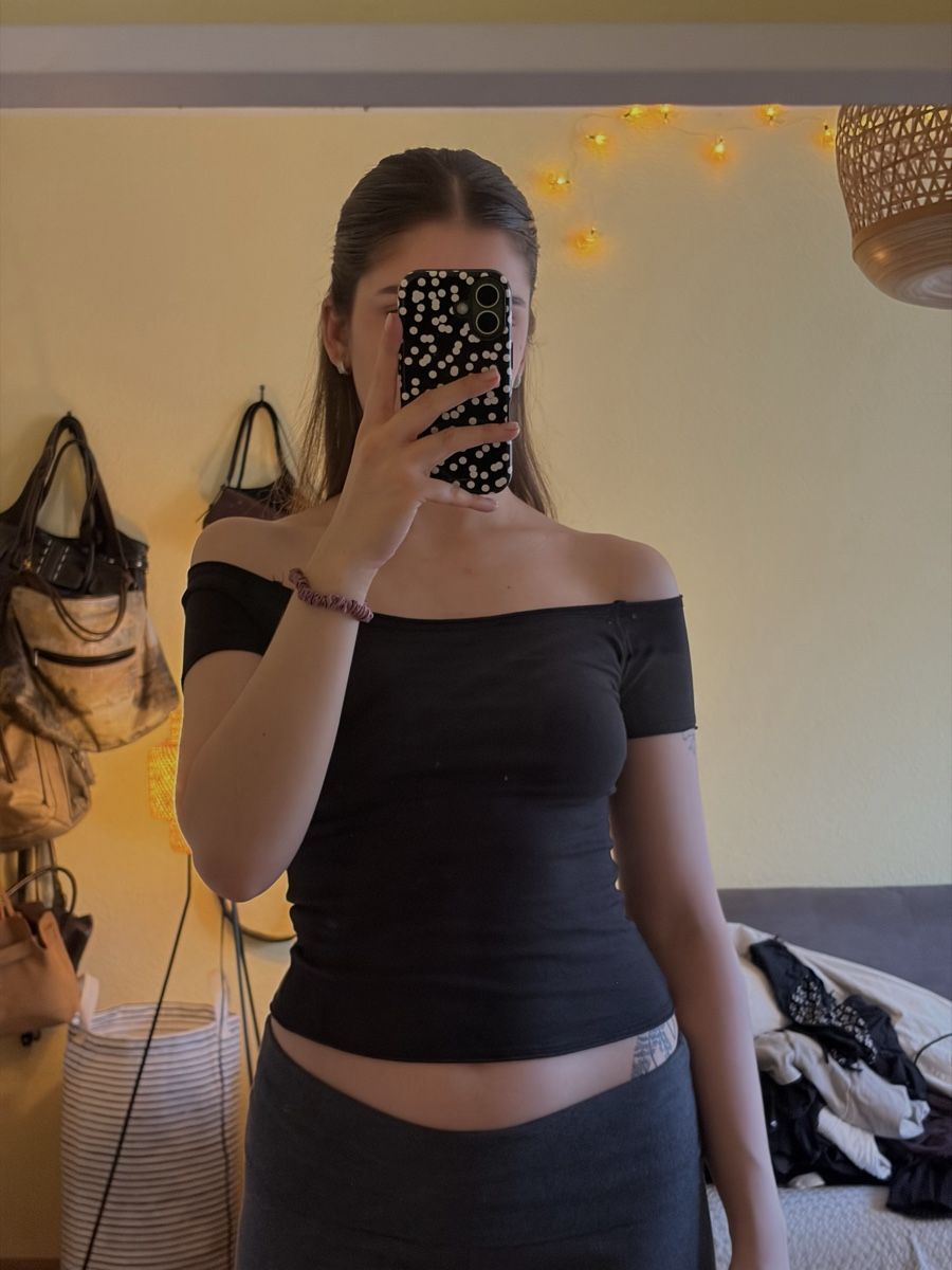 Brandy Melville Tops: Top von Brandy Melville – Neu (gemäss Beschreibung) aus Basel von pau_w9yw