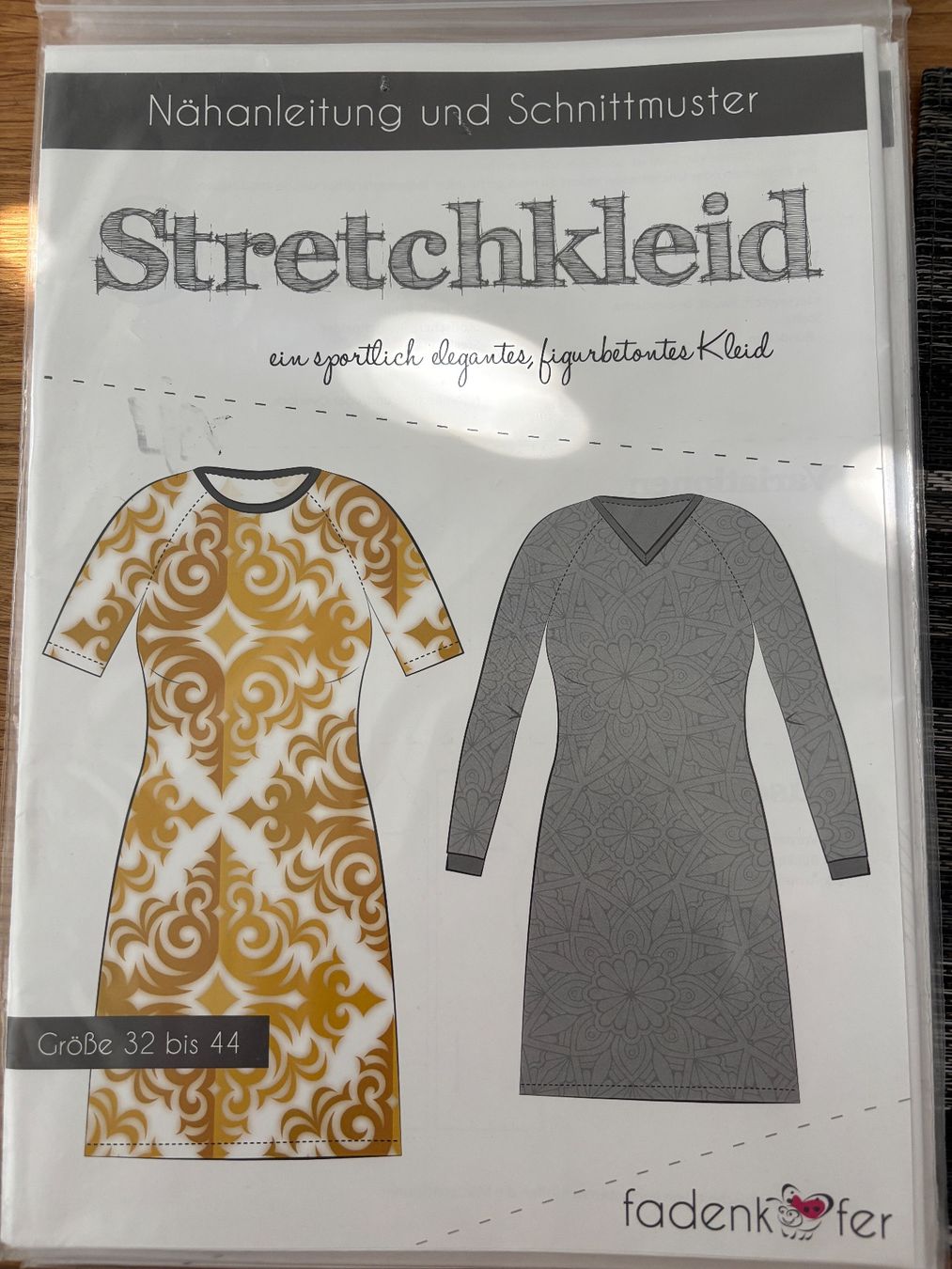 Schnittmuster: Nähanleitung Schnittmuster Stretchkleid Grösse 32-44 – Neu und originalverpackt aus Rietheim von Nugger