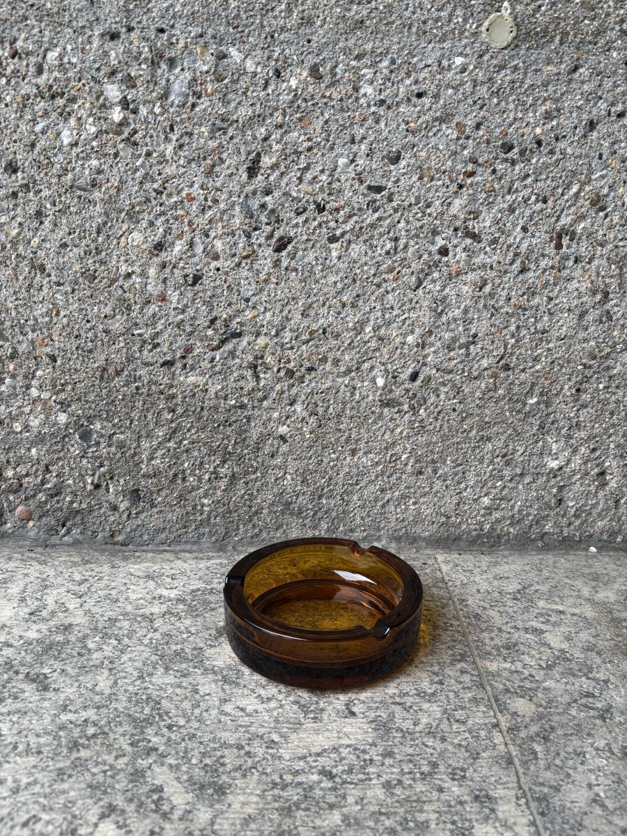 Aschenbecher: Bernstein Glas Aschenbecher Vintage 80er Design – Gebraucht aus Lugano von rrkivio