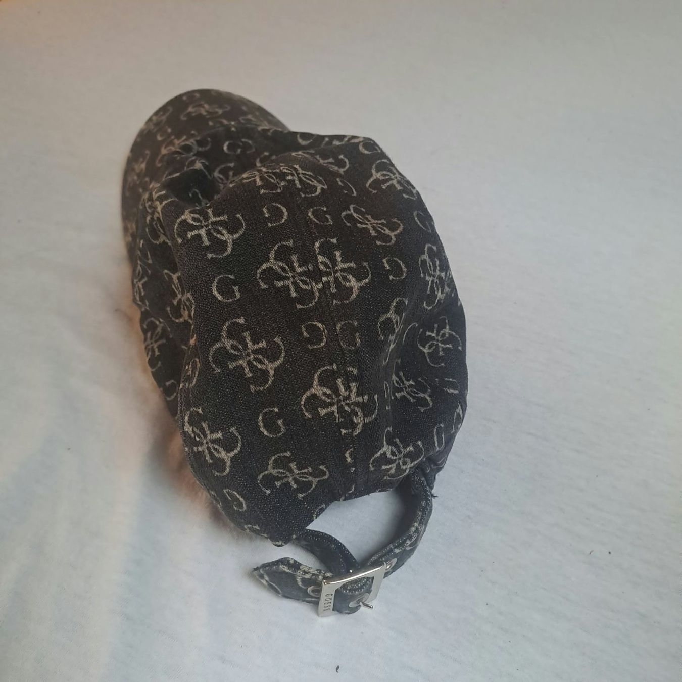 Guess Autres vêtements & accessoires: Cap Guess – D'occasion à vordemwald par Zopf0 2