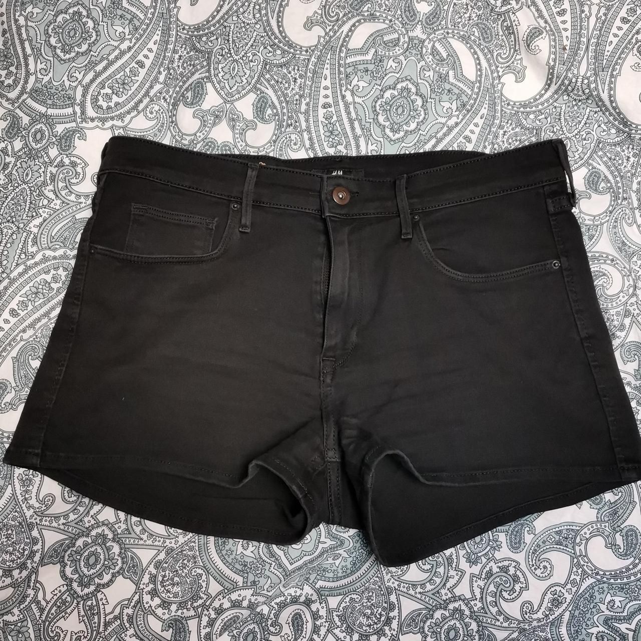 H&M Jeans: Schwarze Jeans Short H&M Neu L – Neuf (Voir description) à Ringgenberg BE par Vinyl.Love