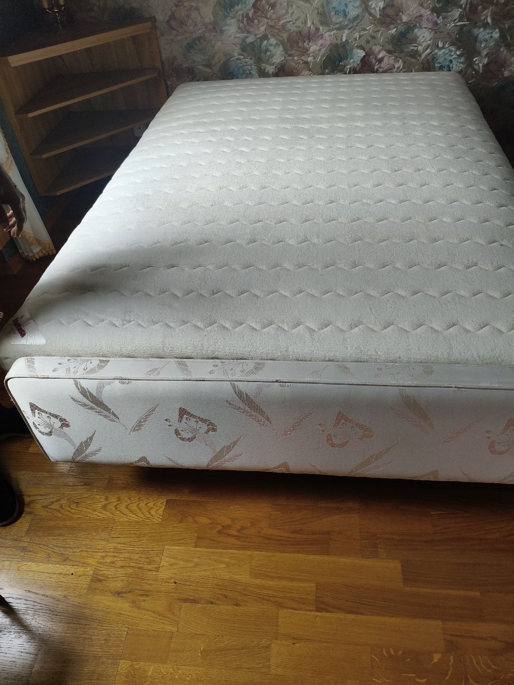 Letti: Bett Elektrisch Lattenrost mit Matratze – Usato da Zwingen venduto da inf_2blh