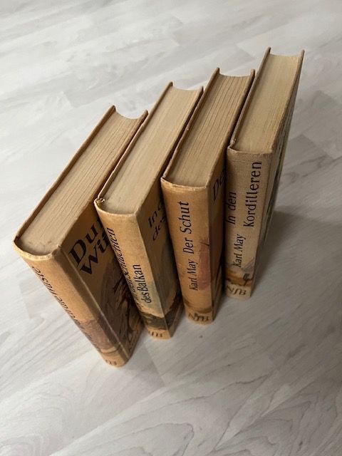 Libri: 4 Karl May Bücher, Neue Schweizer Bibliothek – Usato da Löhningen venduto da Sojoso 2