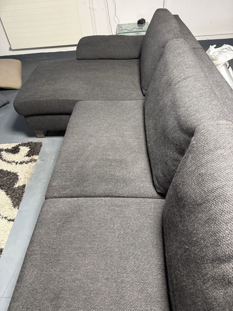Sofas: Ecksofa Stoff grau mit Recamiere – D'occasion à Gerlafingen par driver-rent 7