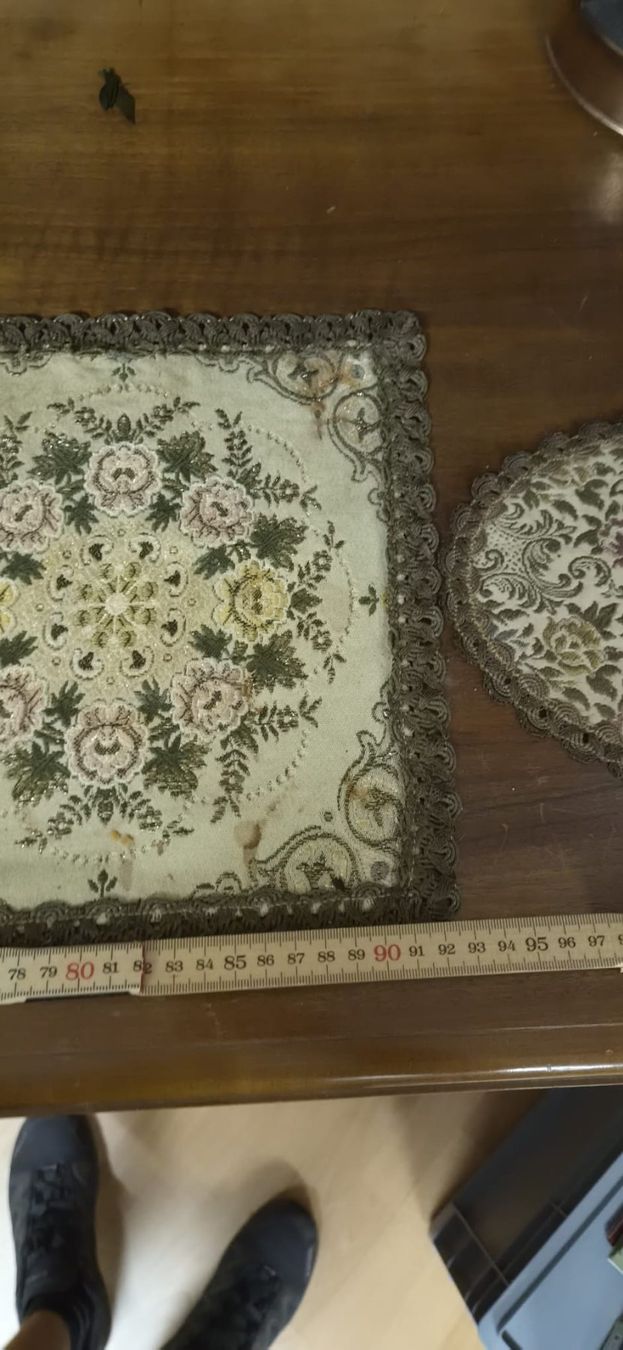 Autre linge de table: Tischläufer mit Rosenmuster lang und Oval – D'occasion à Arch par blub90 1