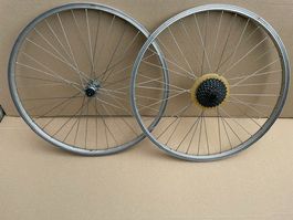 1 paire de roues vélo 26' , 7V