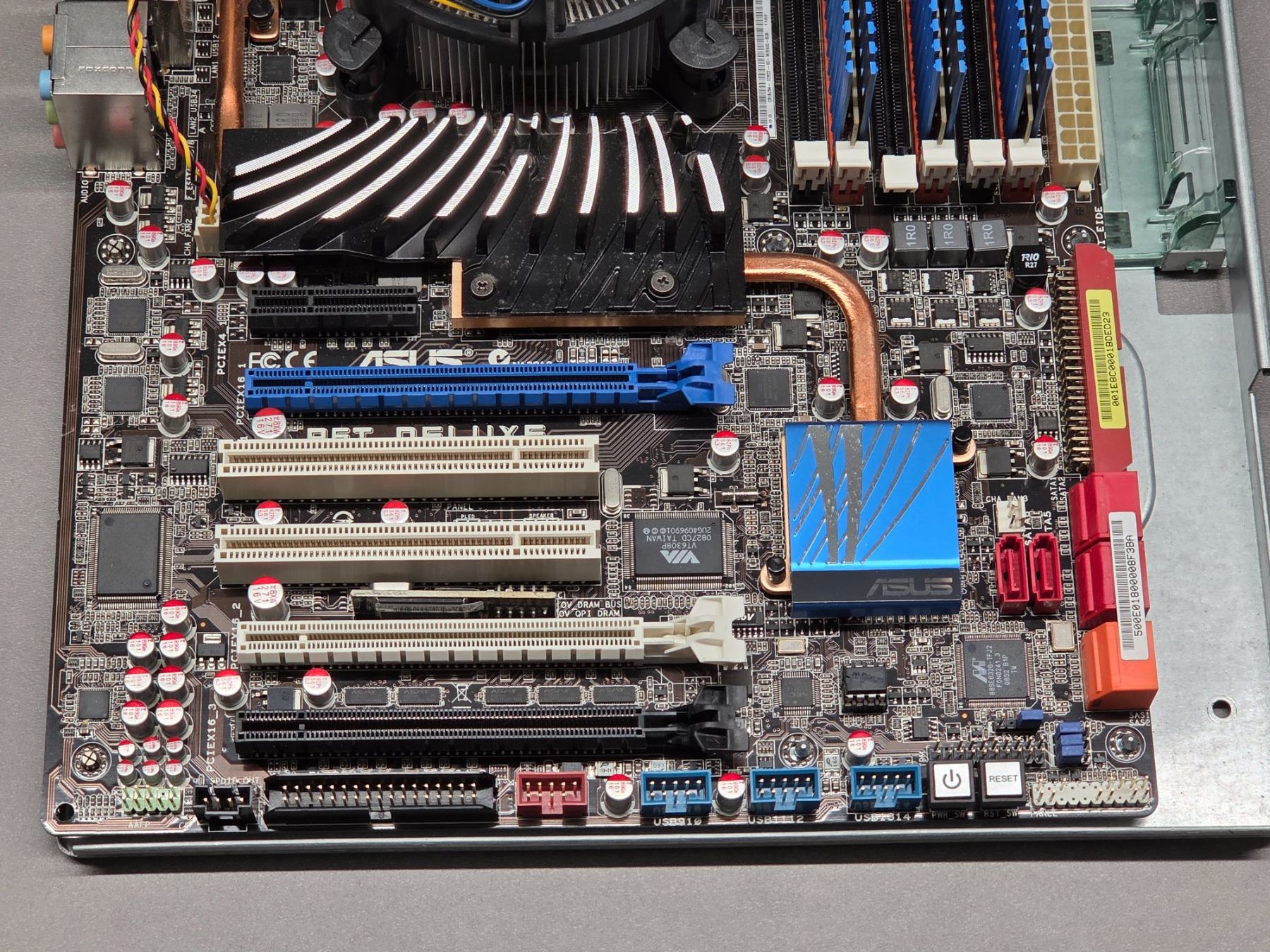 Asus Schede madri: ASUS P6T Deluxe Mainboard-Bundle mit Intel Core i7 – Usato da Lausen venduto da -Vendetta- 1
