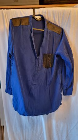 Chemise Sandro bleu électrique T2 soie & cuir