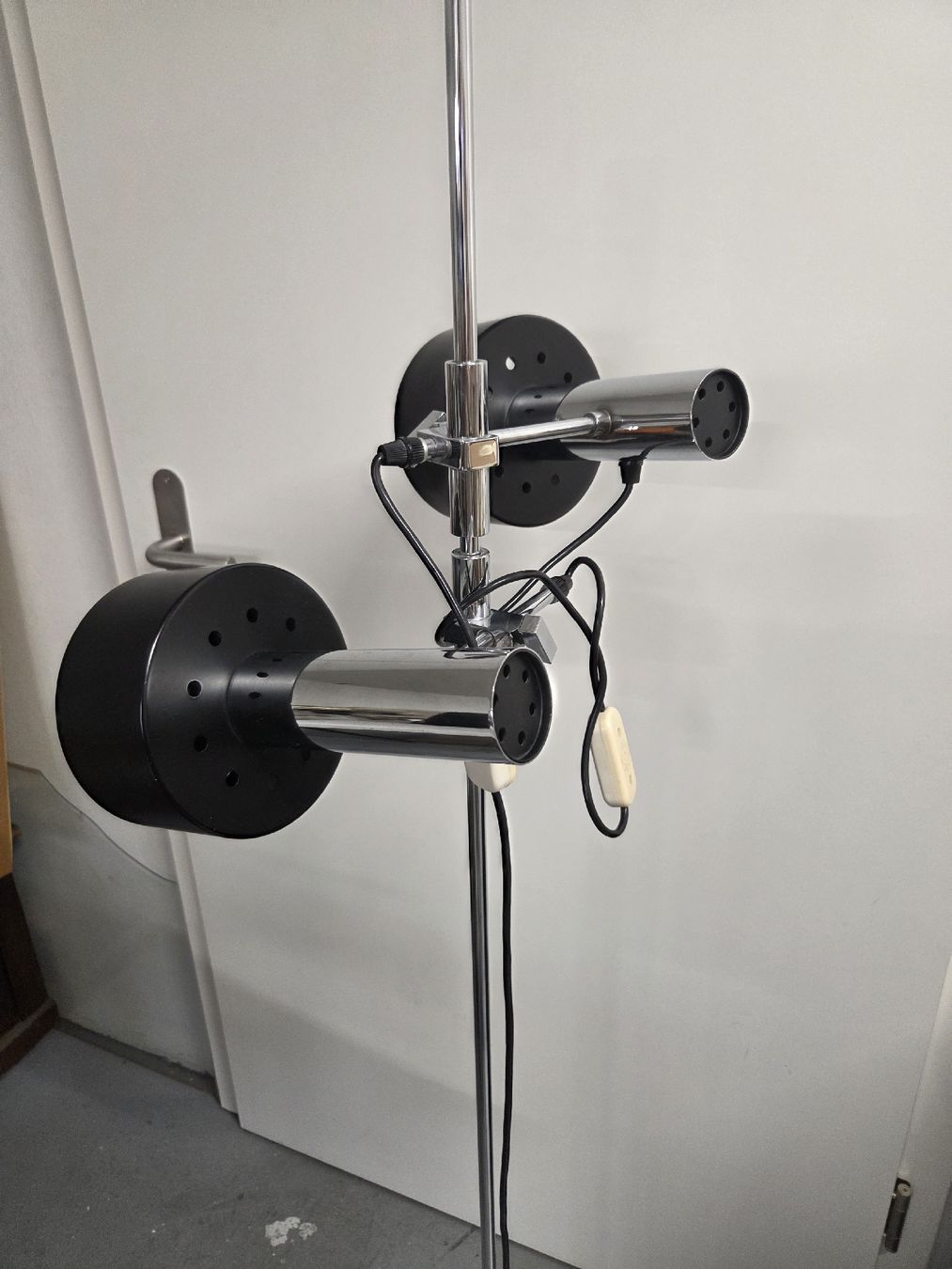 Lampade: Vintage Stehlampe Chrom Schwarz – Usato da Dietikon venduto da Allegra34 5