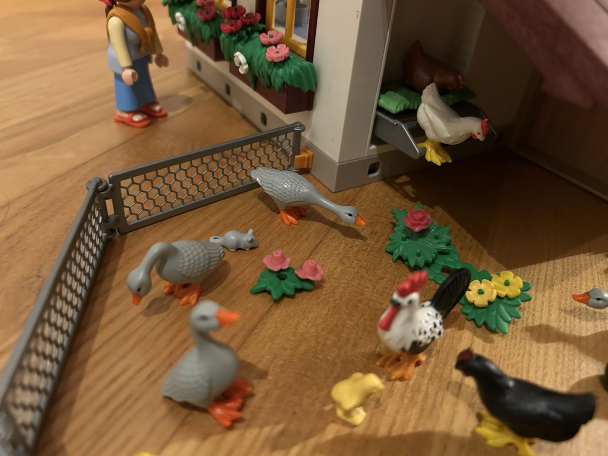 Playmobil Giocattoli: Playmobil-Bauernhaus – Usato da Lengnau AG venduto da Mefari 5