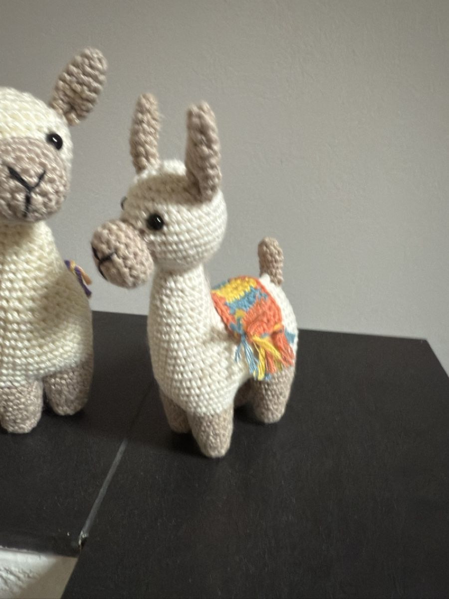 Giocattoli: Handgemachte Häkel Lamas, 2er Set – Nuovo (secondo la descrizione) da Sarmenstorf venduto da Nathaliie_21 2