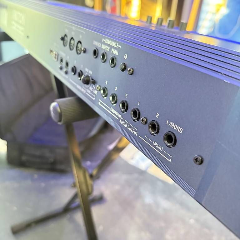 Korg Strumenti musicali: KORG Triton Extreme 76 | Ständer | Pedale | Softcase | Kabel – Usato da balzers venduto da ..m 4
