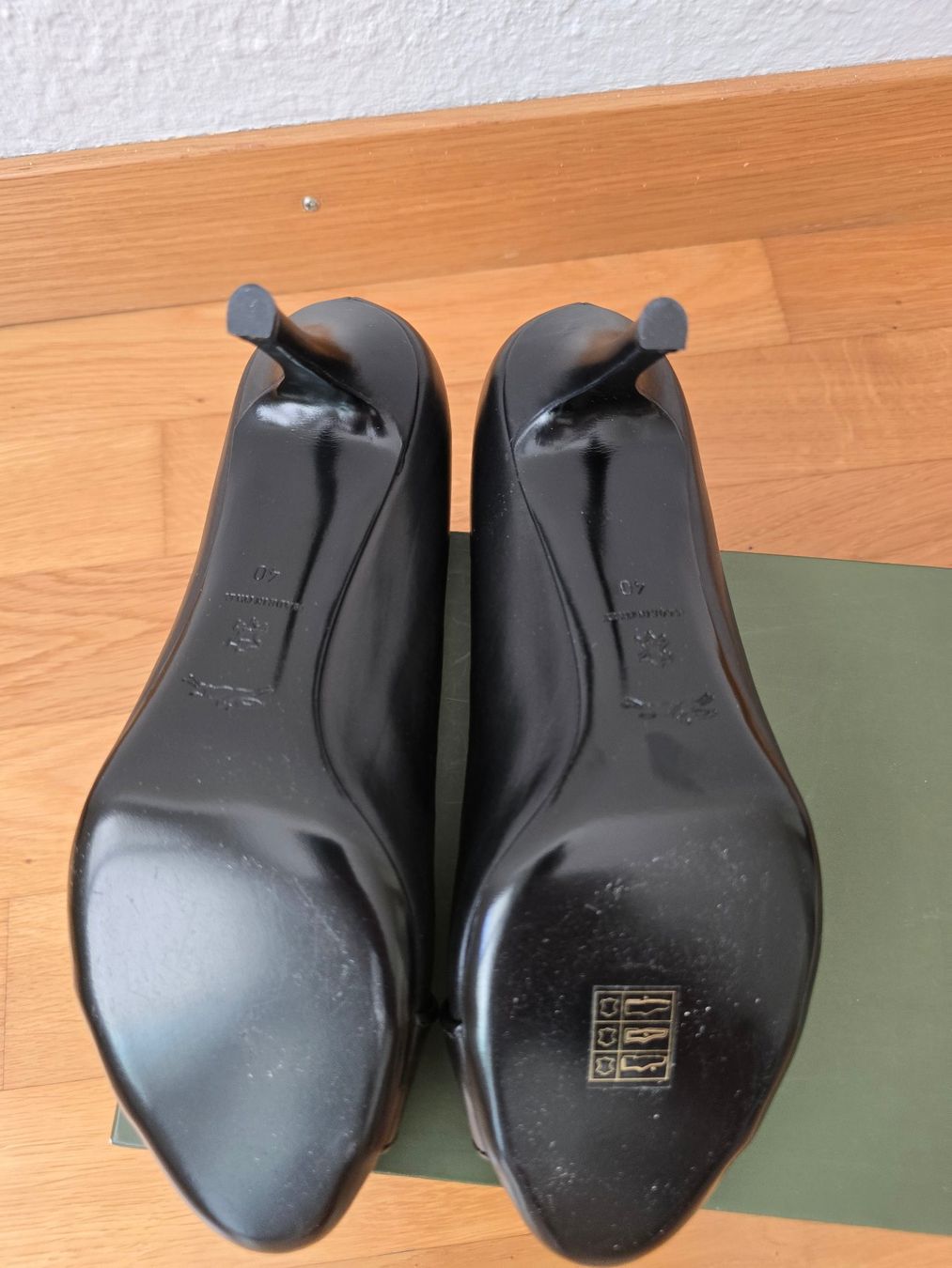 Longchamp Damenschuhe: NEU Longchamp Pumps Schwarz Leder Gr. 40 - original – Neu und originalverpackt aus Bern von Eshco 3