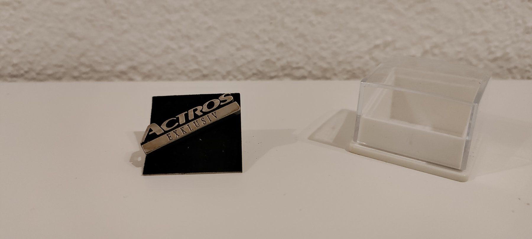 Mercedes-Benz Plaketten & Abzeichen: Mercedes Benz Actros Pin – Neu und originalverpackt aus Boswil von MAF_952