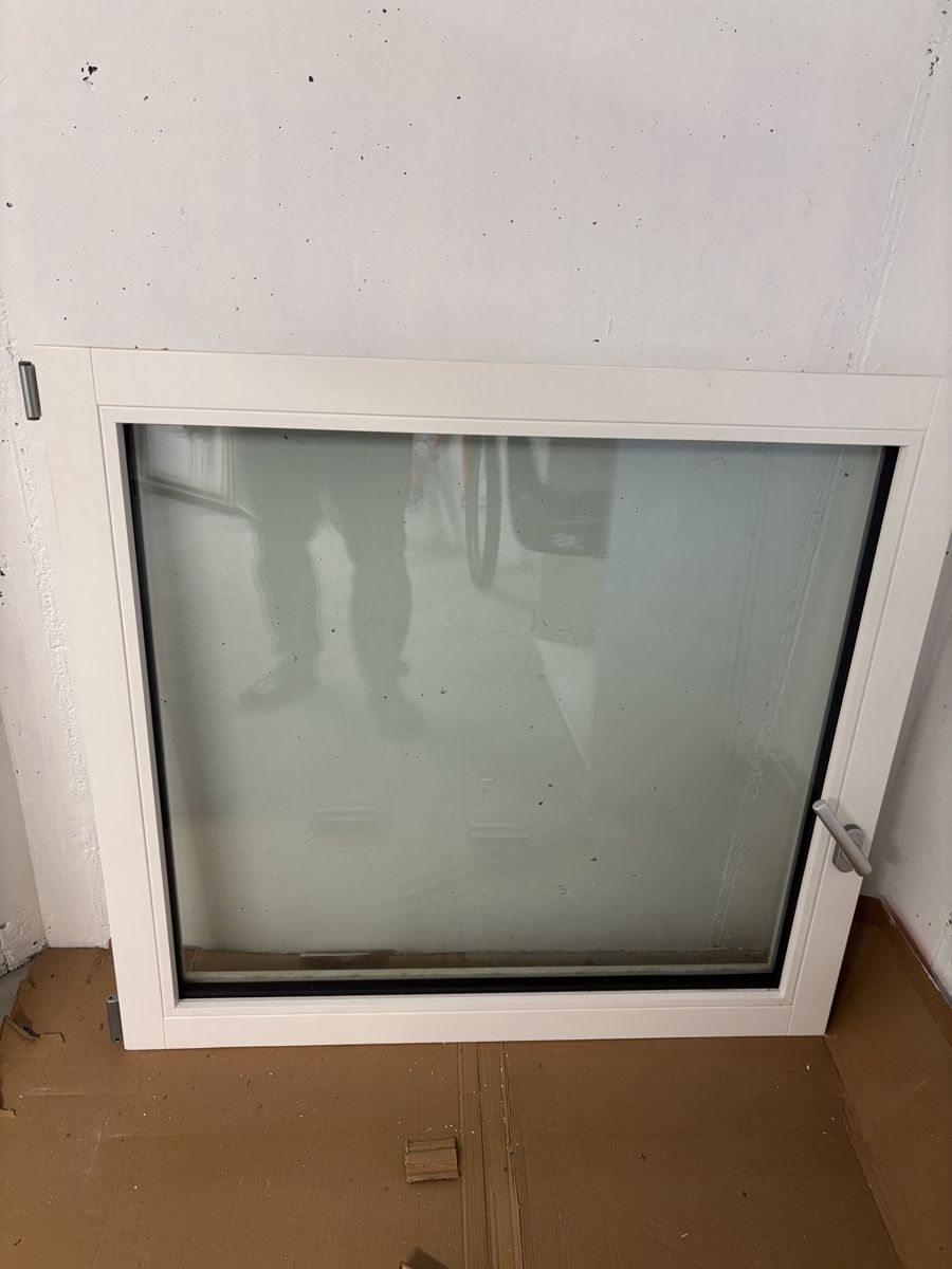 Finestre: Weisses Fenster mit passendem Rahmen – Usato da Bellach venduto da florian1987 1