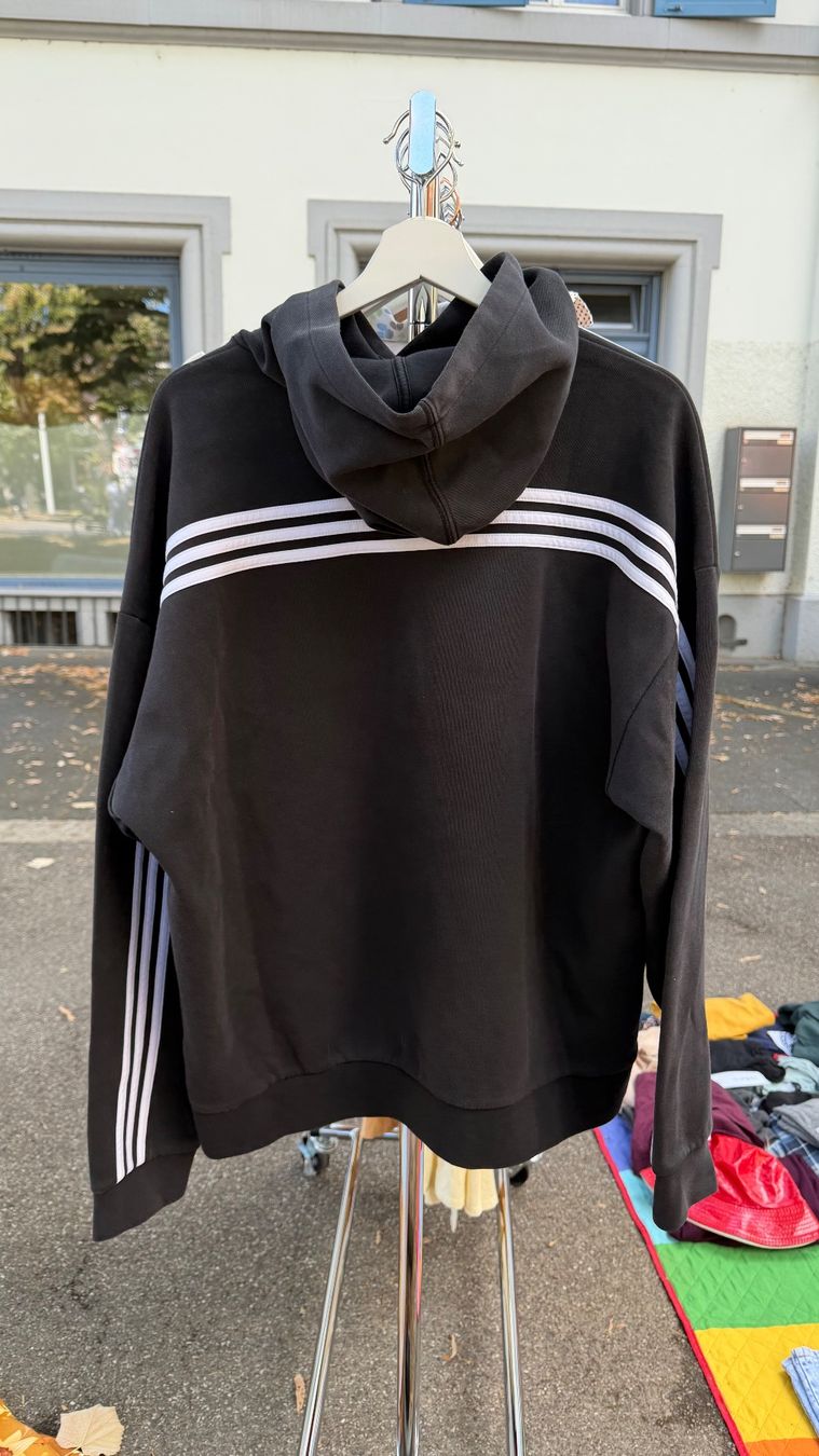 Adidas Pulls & Sweat-shirts: Pullover Männer Adidas schwarz Grösse XL – D'occasion à Basel par annakati 1