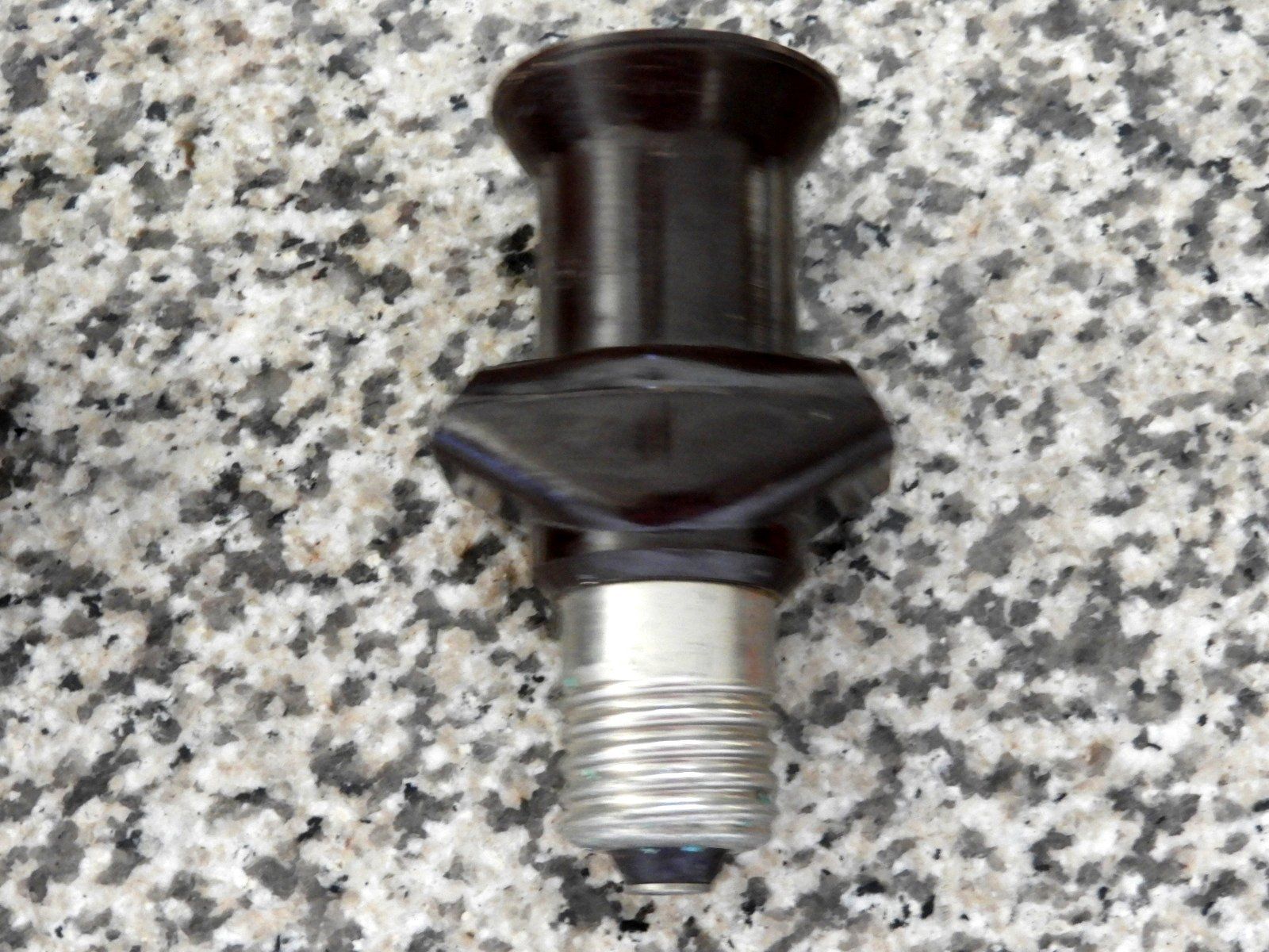 Stecker: URALTE VERMUTLICH BAKKELIT ELEKTRISCHE STECKER  2 STUCK – Gebraucht aus Ettingen von troll-mutter 7