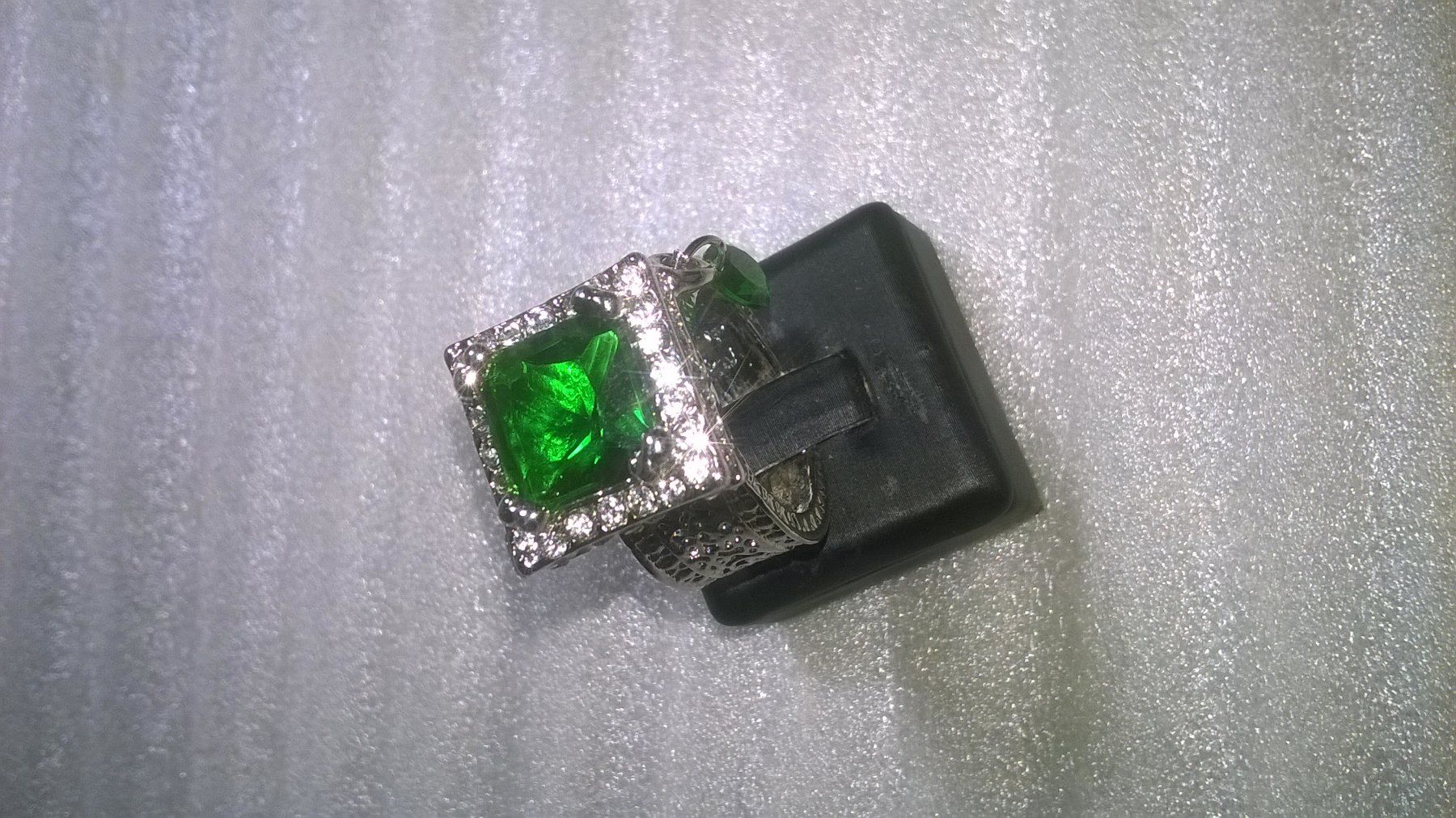 Ringe: ring modeschmuck,,mit grün kristall – Neu (gemäss Beschreibung) aus Basel von bijoutrie_4