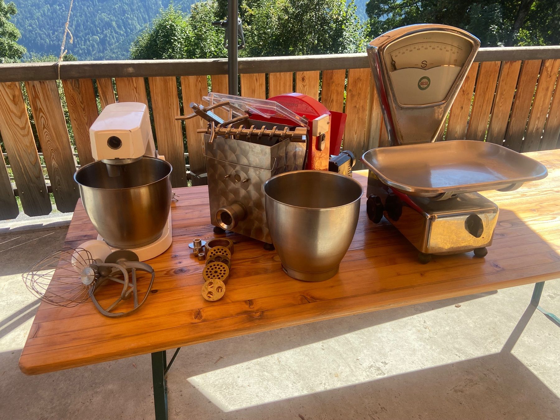 Komplettküchen: Set: machine à pâtes, batteur, balance – Gebraucht aus Gryon von kik_9pqm 5