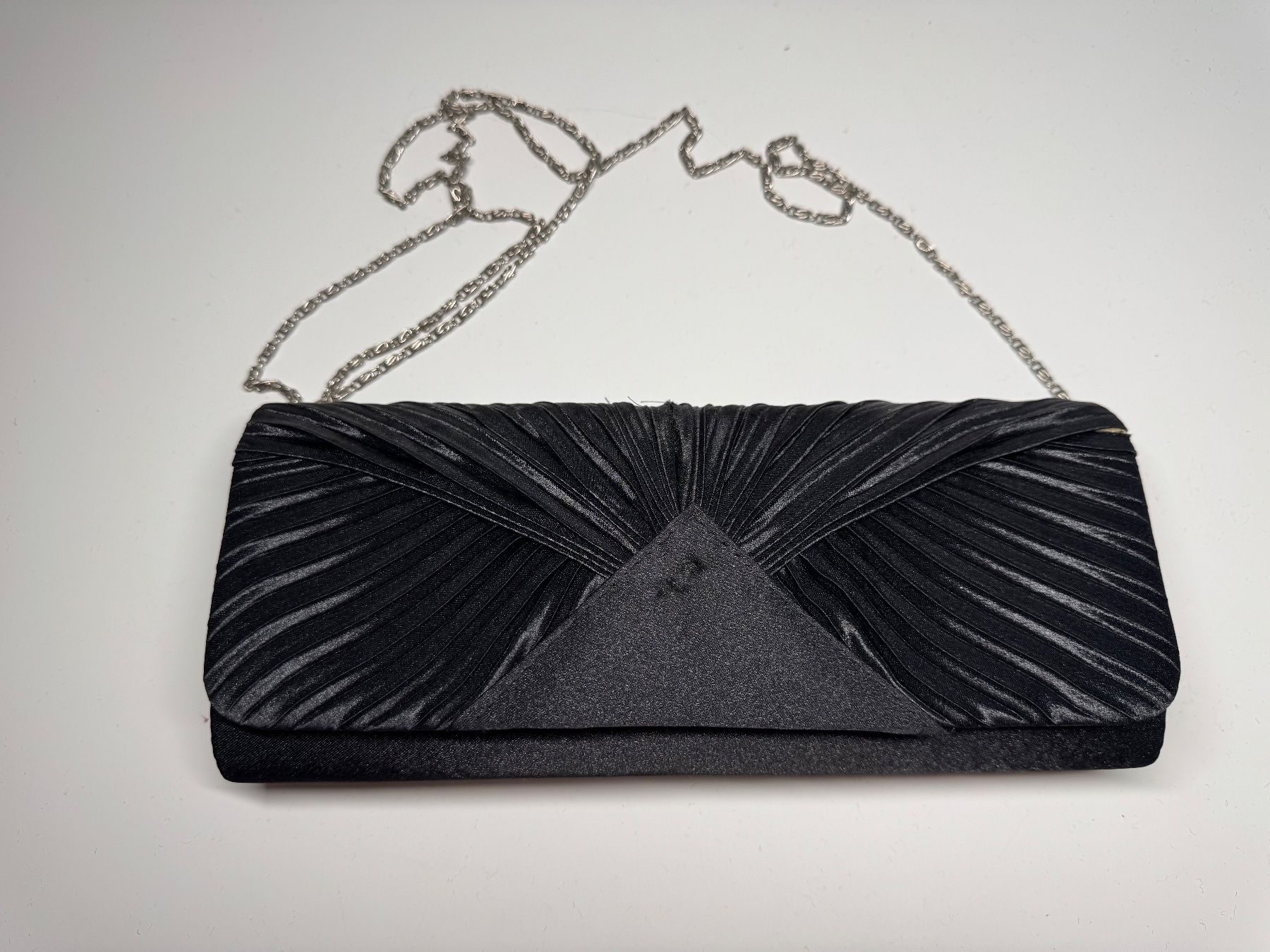 Borse da donna: Elegante schwarze Clutch – Usato da Grosswangen venduto da shoes.bags.and.co