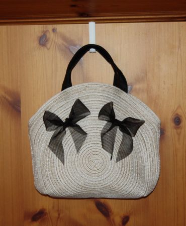 Tasche beige - schwarz mit Organza Schleifen