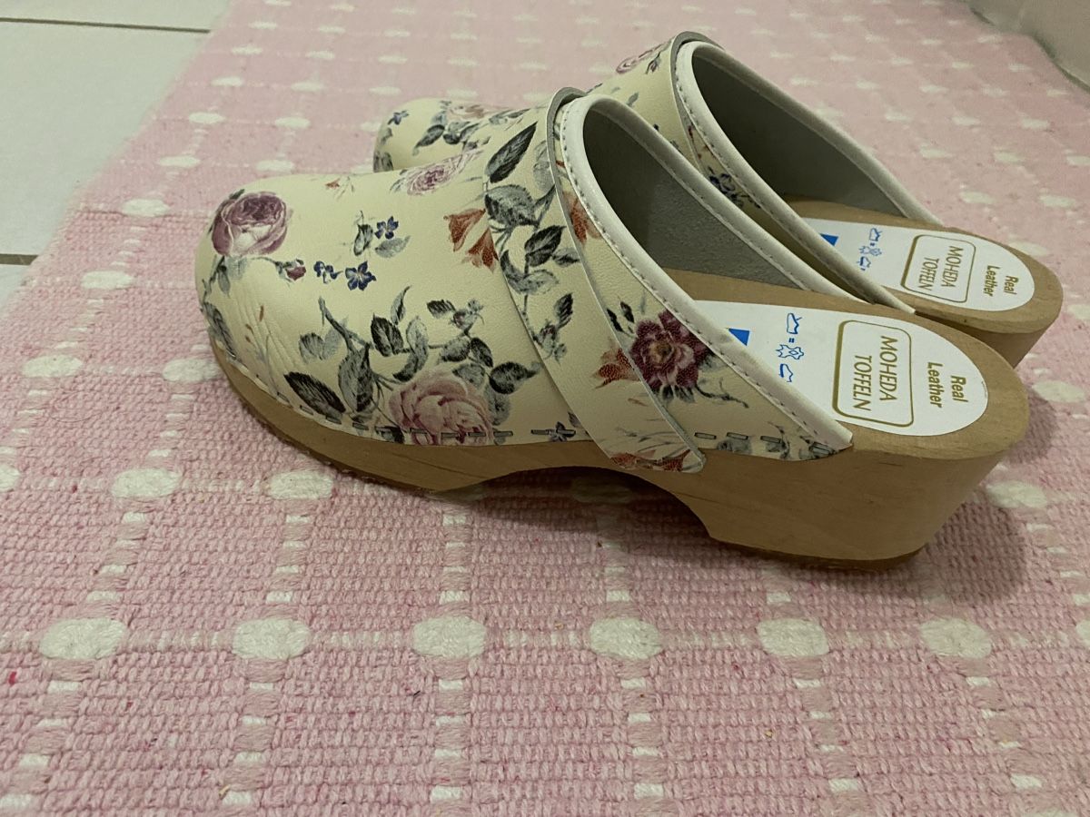Damenschuhe: Moheda Blumen Clogs Holzschuhe Gr. 37 Leder – Gebraucht aus Winterthur von Sunshineandrain 1
