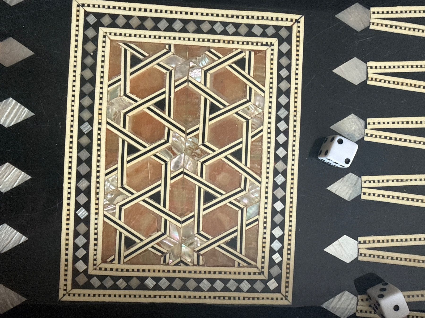 Jeux: Backgammon Spiel, und Schachbrett  mit Steinen, – D'occasion à Zürich par fawziahmed 1