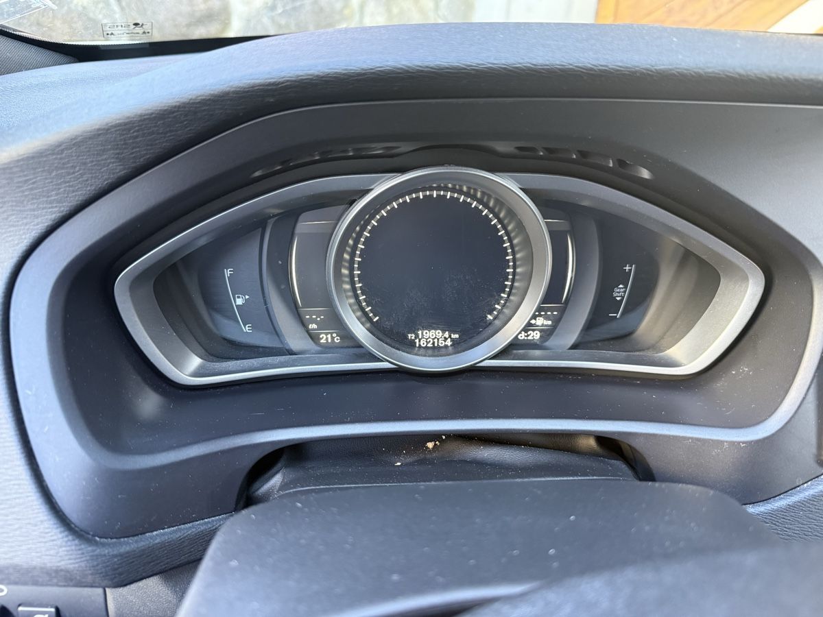 Volvo Automobili: 2017 Volvo V40 2.0 D2 Kinetic R-Design – Usato da Spiez venduto da gruengg91 7
