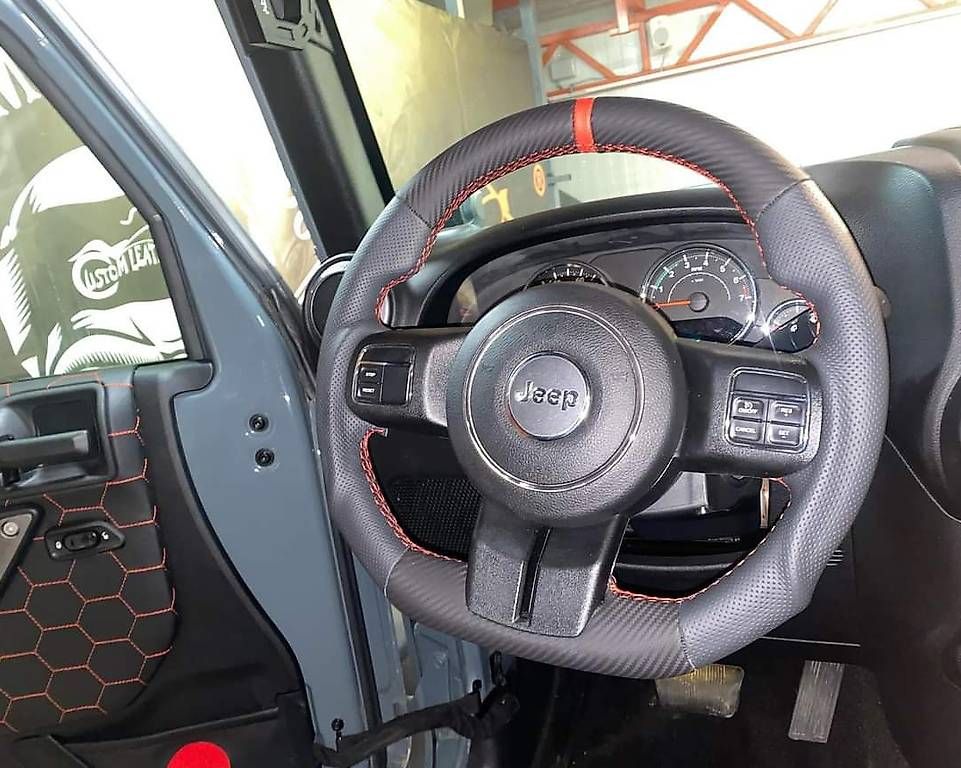 Tutti pezzi di ricambio auto: Autositzbezuge aus echtem Leder, Lenkrade – Usato da Dulliken venduto da Undercover 2