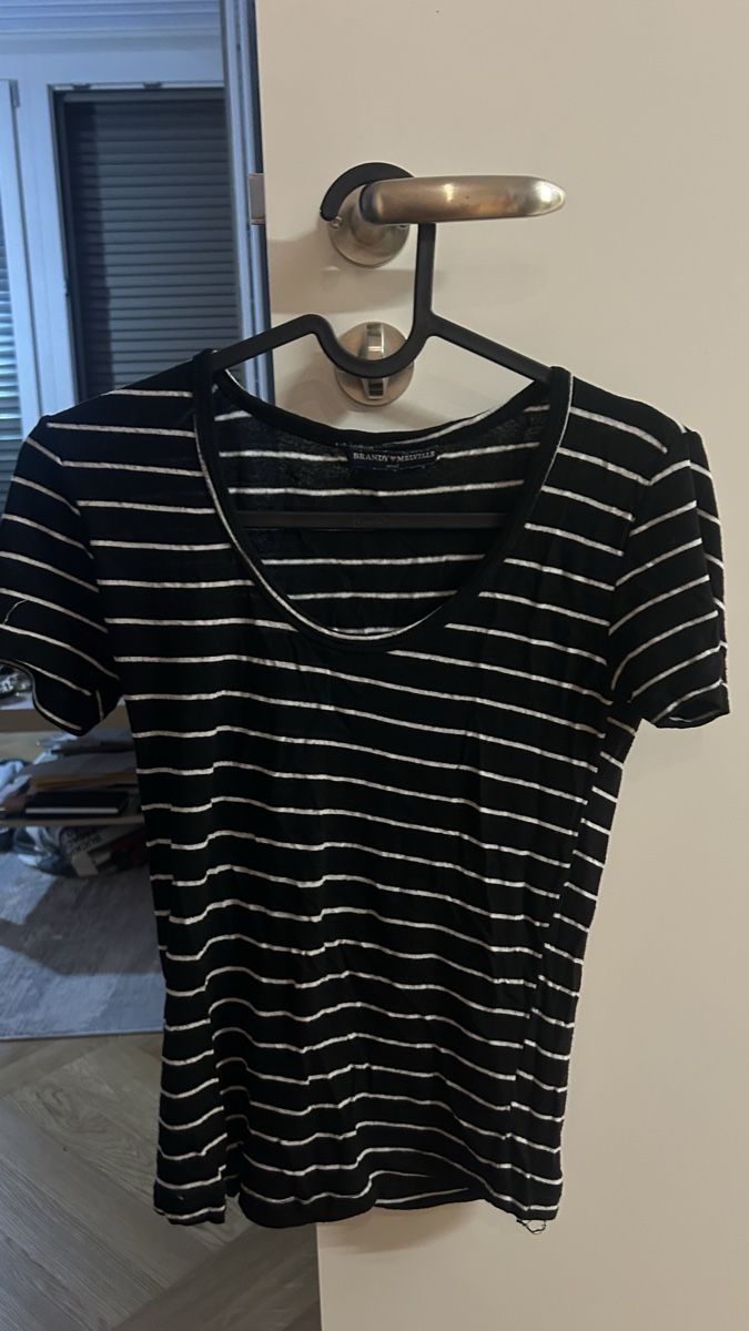 Brandy Melville Tops: Brandy Melville top – Gebraucht aus Zürich von gol_zrr2