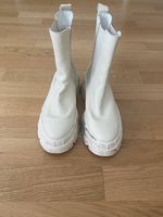 Creme-weiße Chelsea Boots / Plateau-Stiefel (Made in EU)