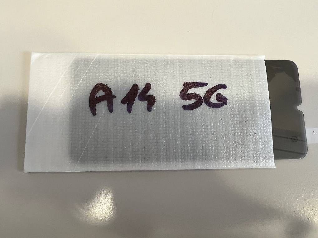 Ritocchi & pellicole di protezione: iPhone 15 Pro, Pro Max, Plus, Xr privacy glass – Usato da Luzern venduto da claiudiu 1