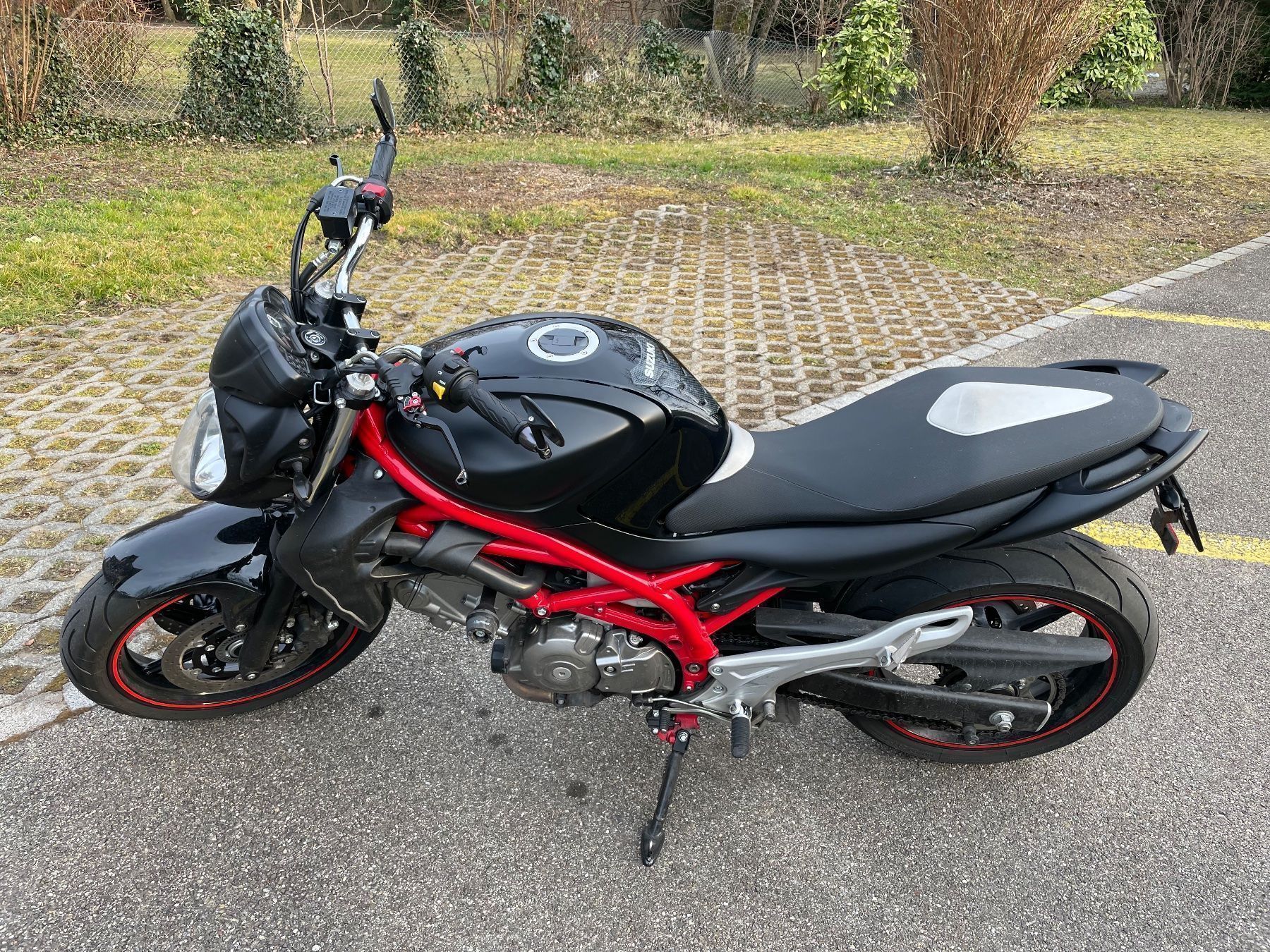Suzuki Strada: Suzuki SFV 650 Gladius ABS – Usato da Zürich venduto da juanjoch