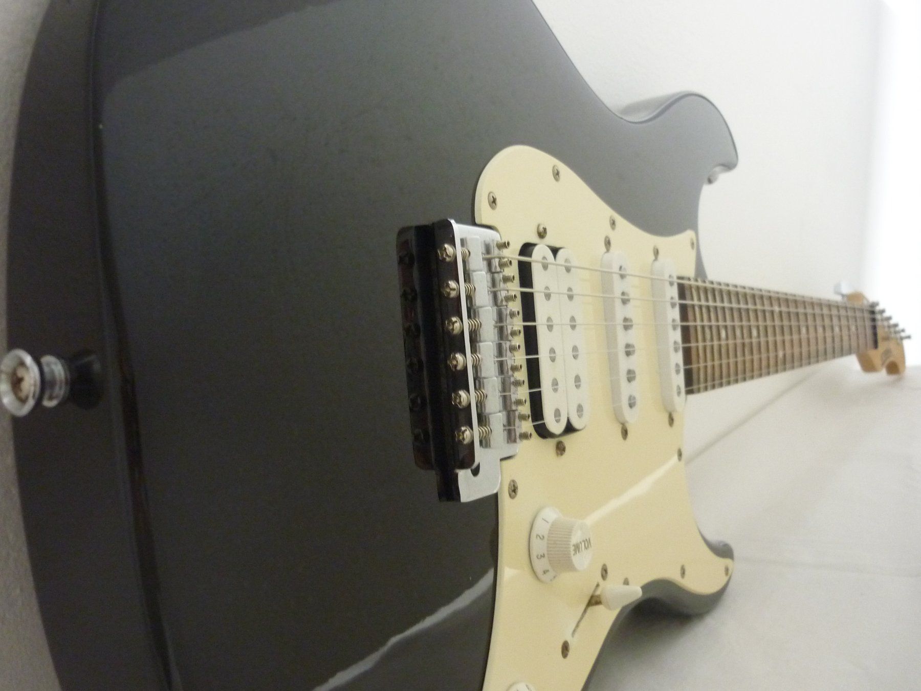 Strumenti musicali: E-Gitarre Stratocaster von Eterna by Yamaha – Usato da Maienfeld venduto da John13 3