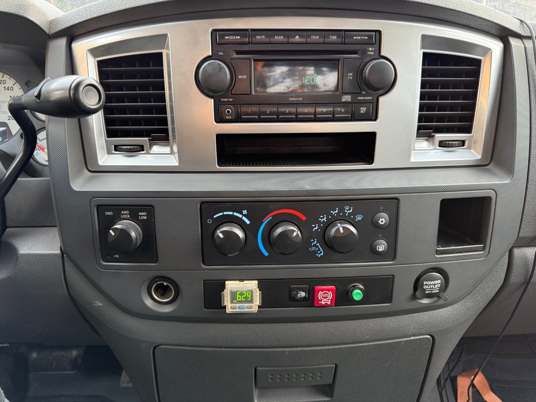 Véhicules utilitaires: Dodge Ram 2500 Cummins Diesel 10 tonnen Anhängelast – D'occasion à Münster par werage 5
