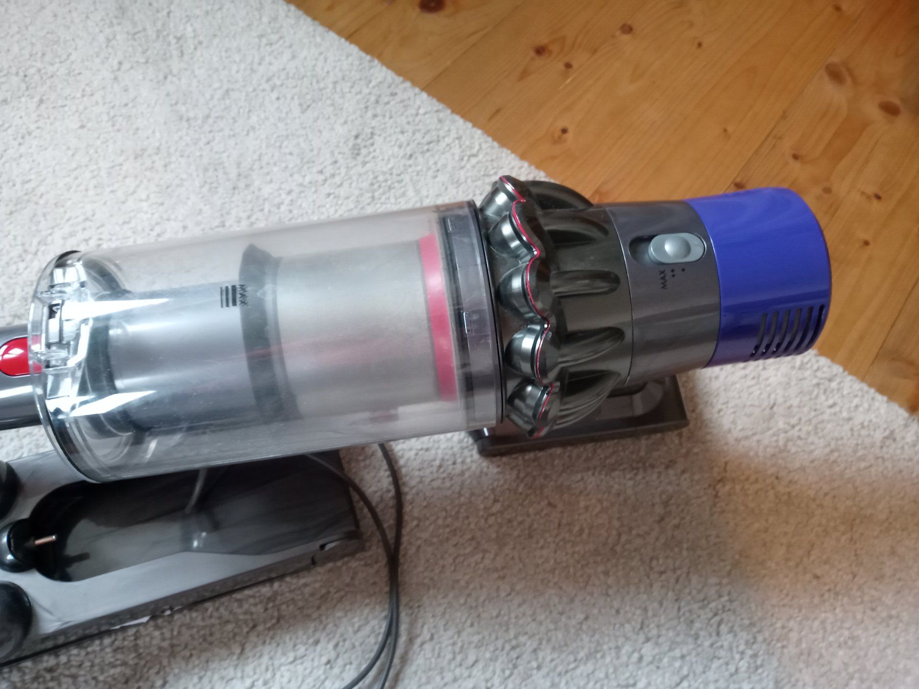 Dyson Aspirapolveri & Accessori: Dyson V10 Staubsauger – Usato da Prez-vers-Siviriez venduto da Monija70 3